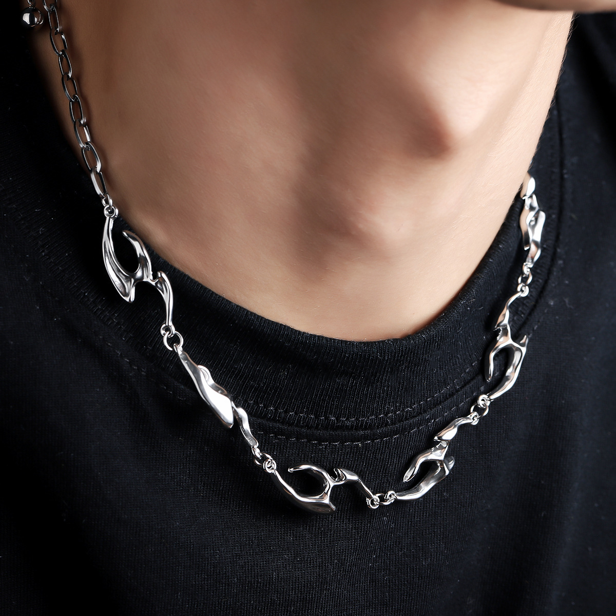 Street Fashion Trends 2025 - HUANZBottles-Collier en métal de forme irrégulière