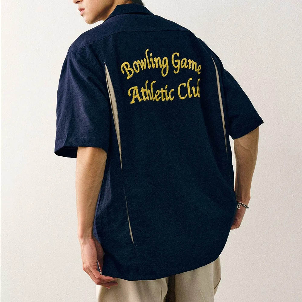 Street Fashion Trends 2025 - Chemise brodée à manches courtes pour