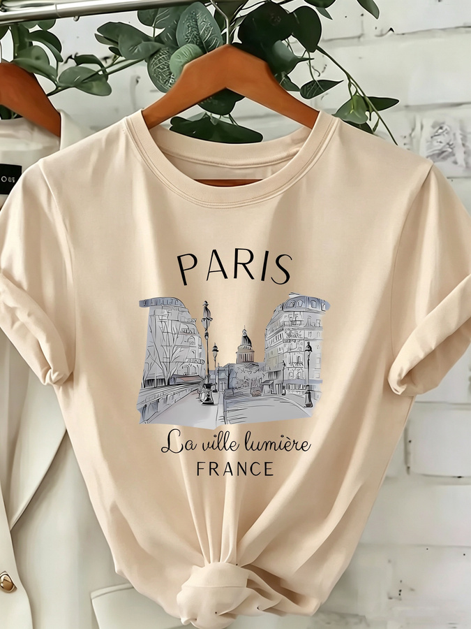 Street Fashion Paris 2025 Trends - T-shirt à col rond pour femme