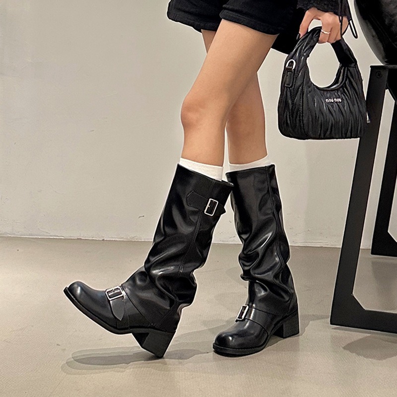 Street Fashion Trends 2025 - 2025Woman bottes genou haute plate-forme talons
