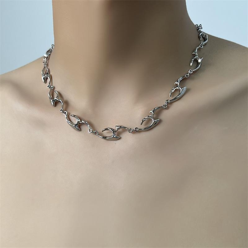 HUANZBottles-Collier en métal  - Street Fashion Trends 2025 avis et prix